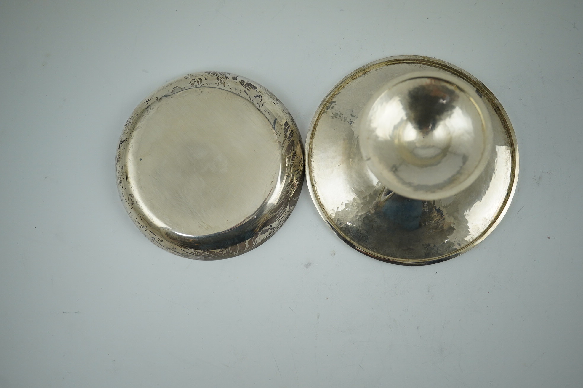 An Elizabeth II planished silver tazza, by Simone Genevieve Rutherford, on tripod supports, height 86mm and a similar planished shallow dish, London, 1997, 15.7oz. Condition - good